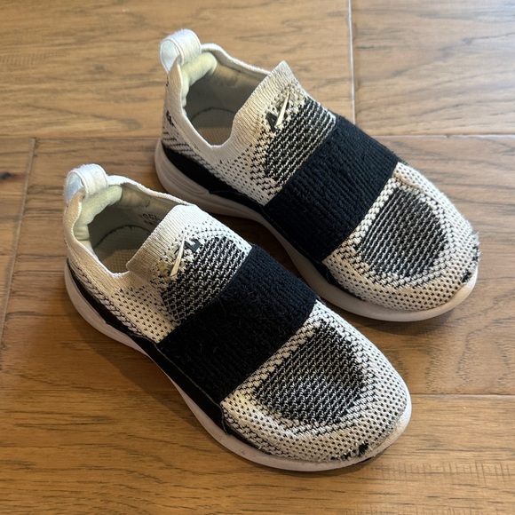 APL Kids' Techloom Bliss Black & White Sneakers 12 - Picture 5 of 16
